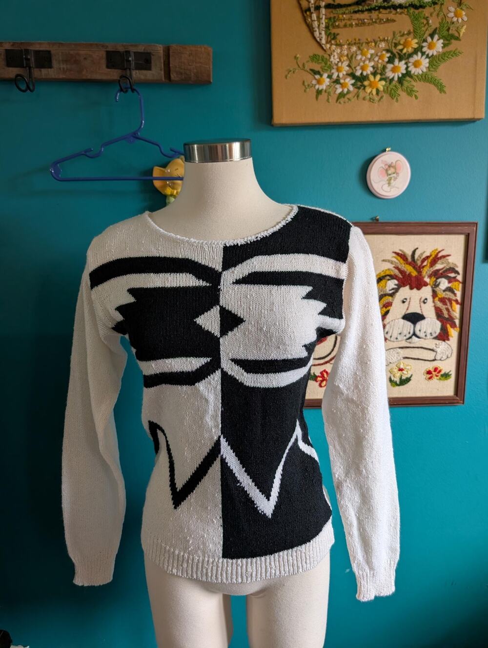 Vintage black and white sweater abstract geometric print 80s 90s monochromatic